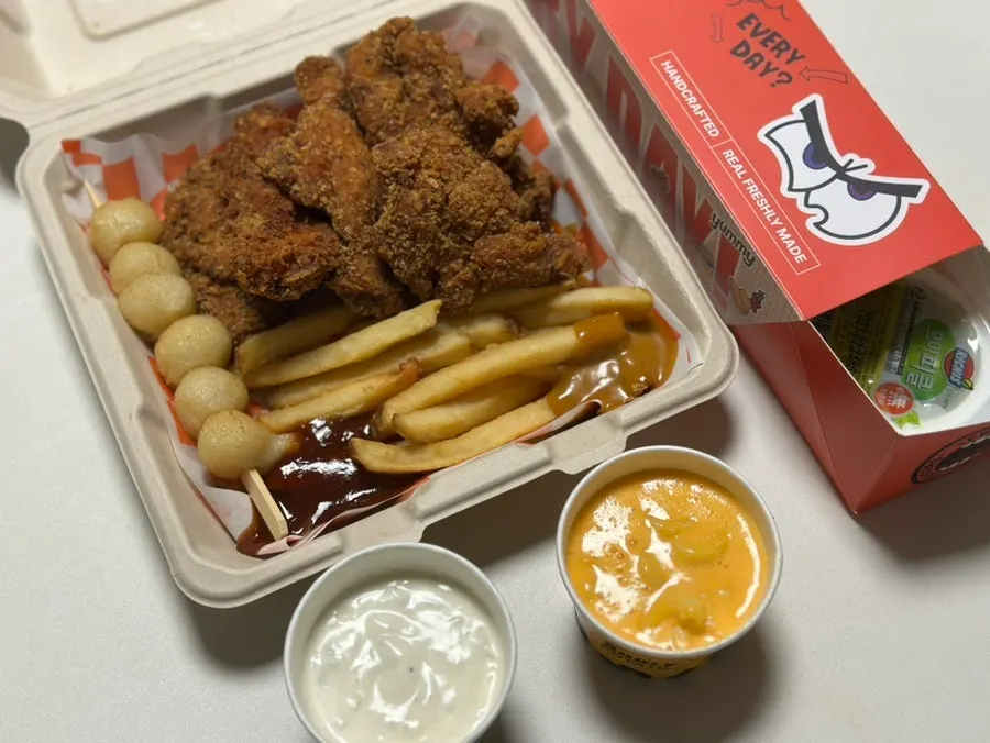 바삭한 치킨과 쫀득감자가 담긴 딥크런치 치킨박스
