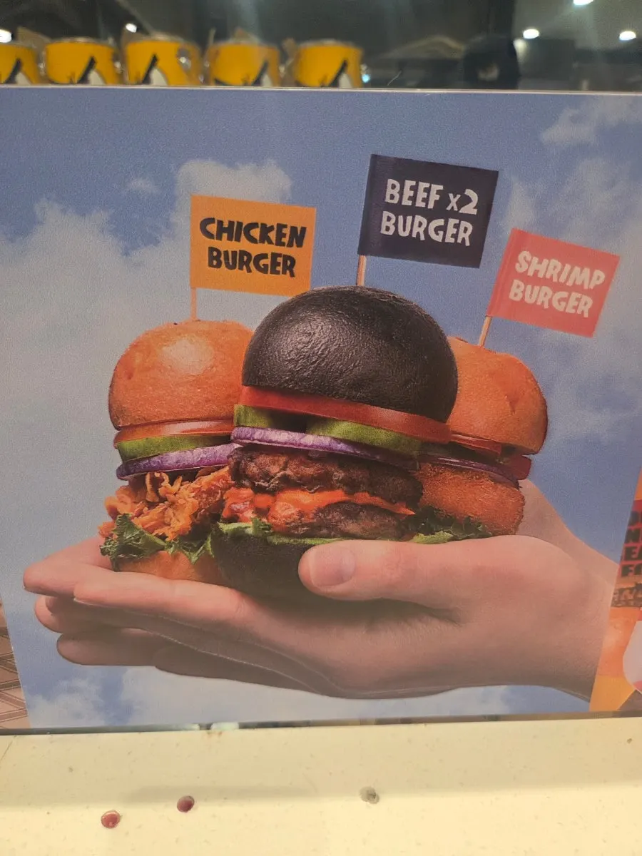 Cartel del local con el menú de cheese sticks