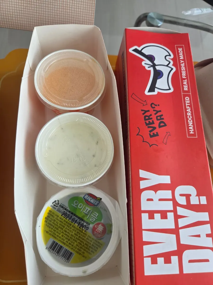 Chilli's cheese sticks junto al chicken box