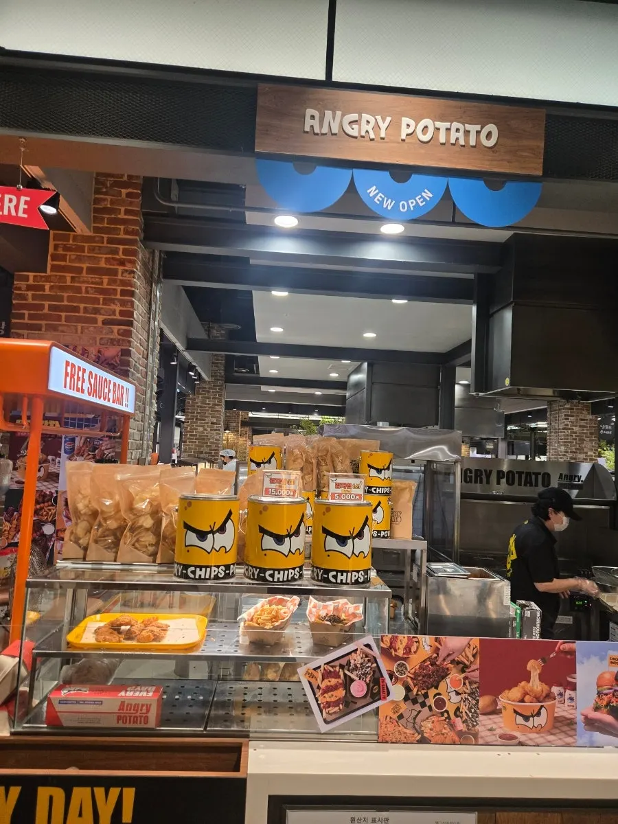 버거킹 지나 보이는 앵그리포테이토 송도점 매장 전경
