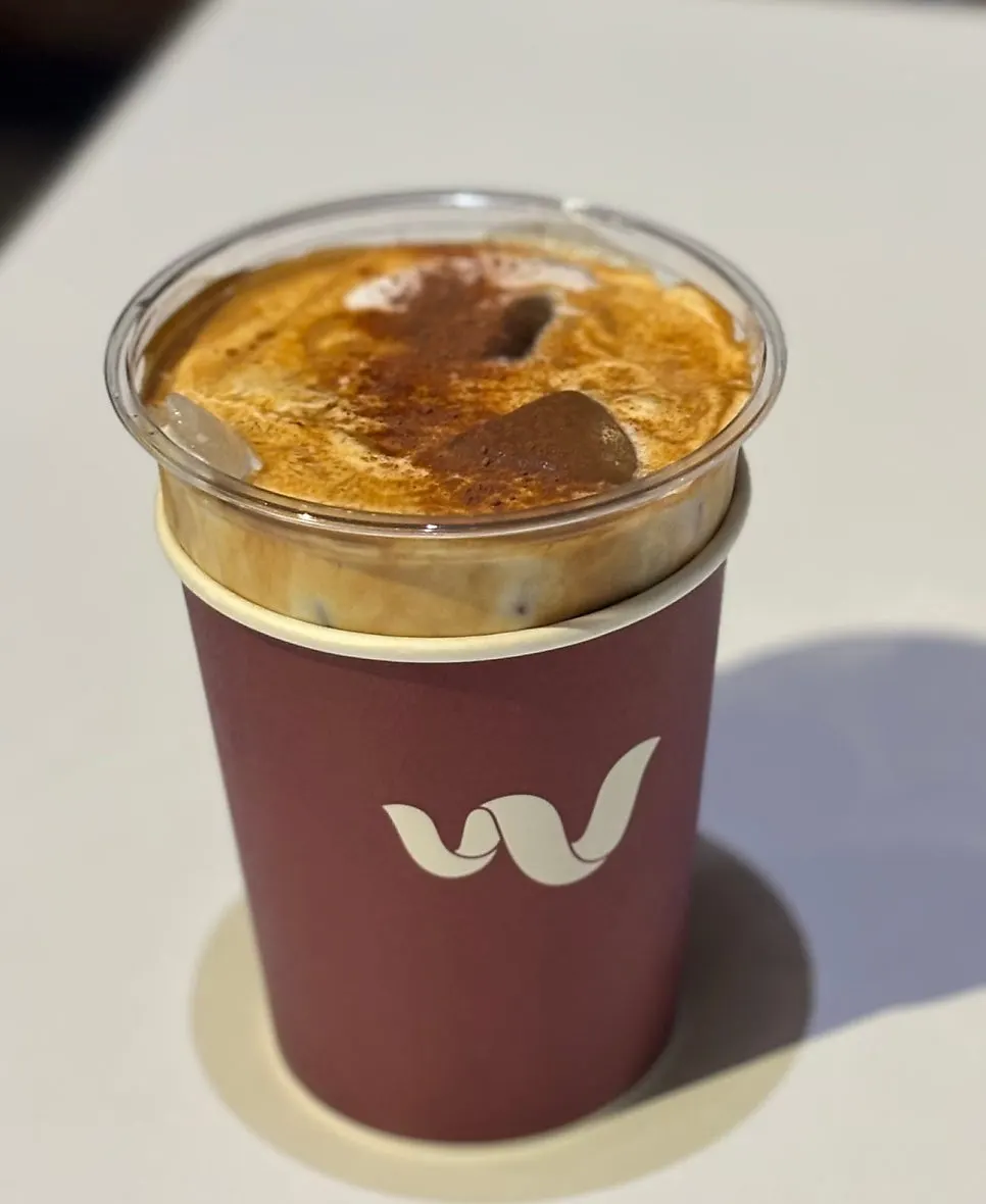 ストローでかき混ぜる前のヴンダーガトー