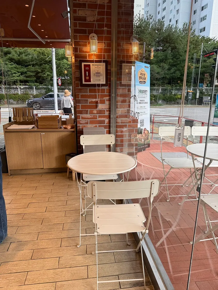 Inside Tomoru Bakery