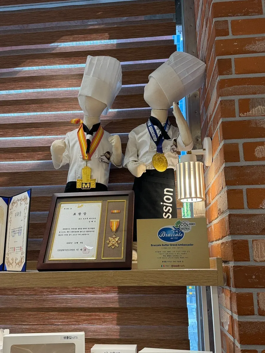 Information about the Tomoru Bakery owner chef