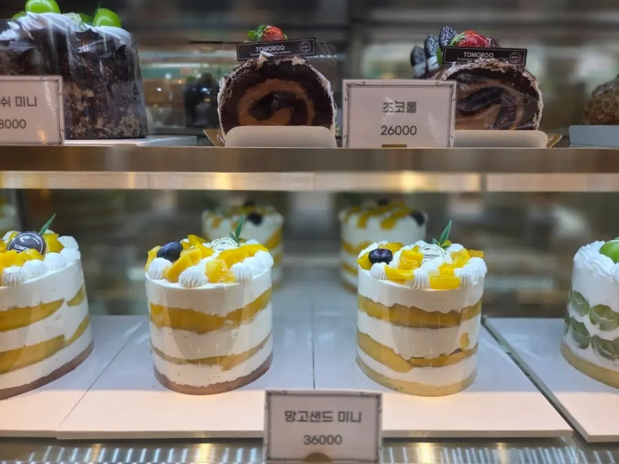 Fruit cake and roll cake display