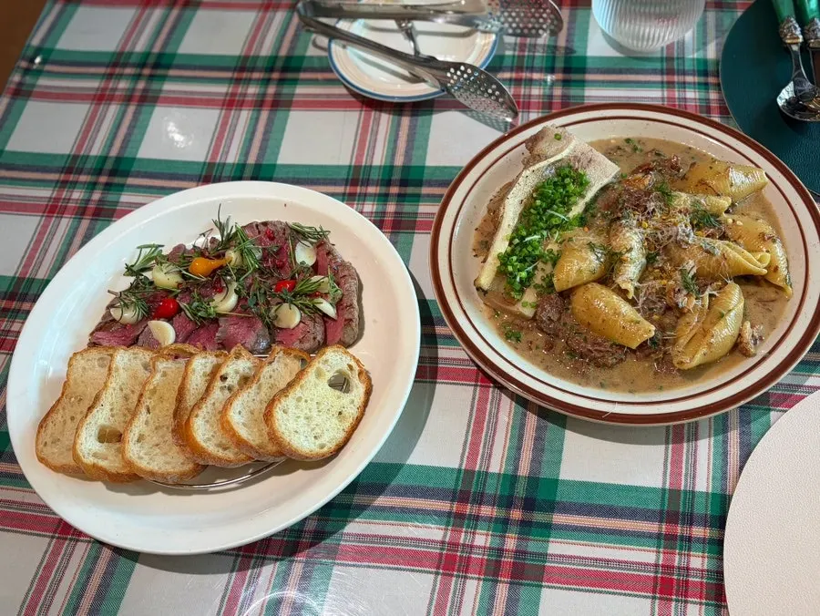 Pre-meal bread served with lemon butter