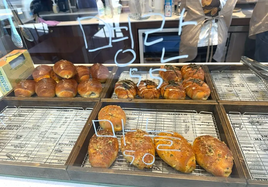Cafe Cozy Bear salt bread varieties