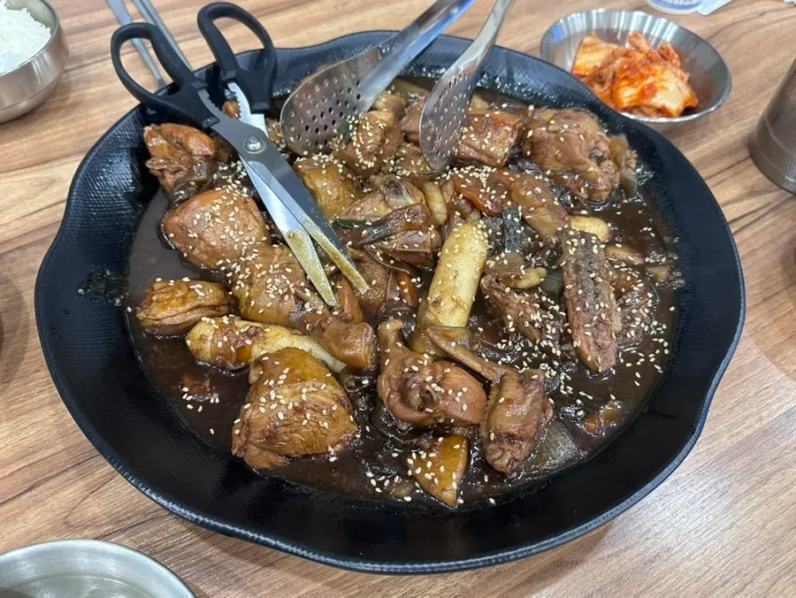 セルフバーの白菜キムチと基本セッティングの横写真
