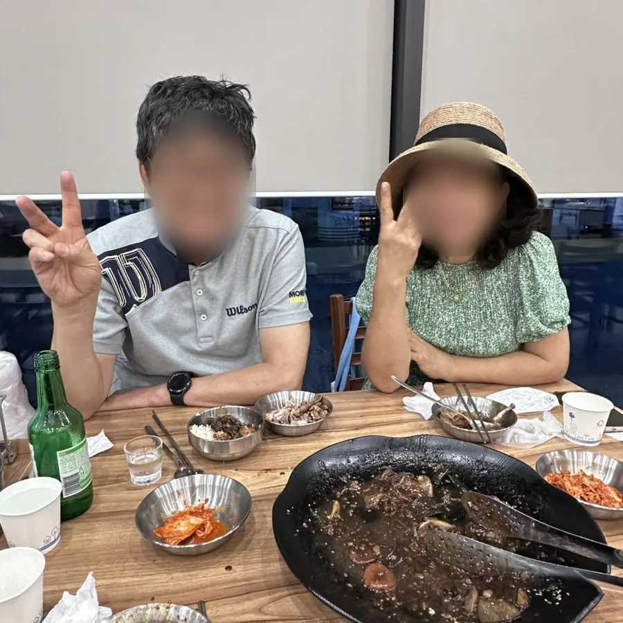 食事を終えたチムダク鍋と食卓