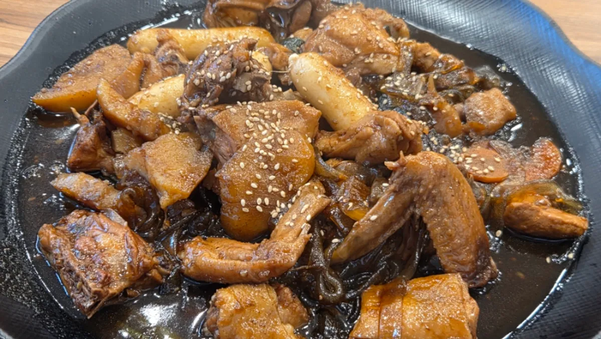 언양닭칼국수 인천송도점 간장찜닭 한 상