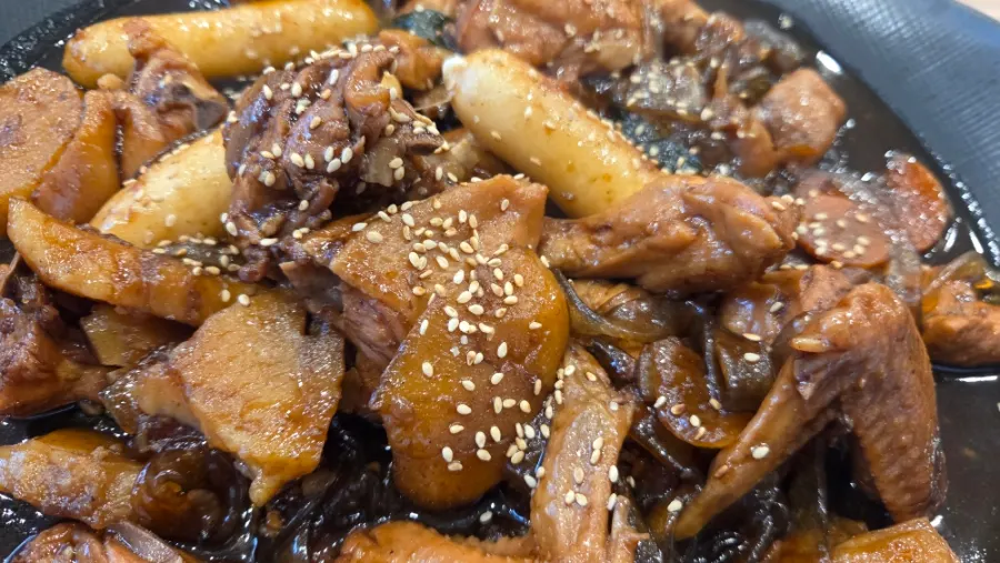 간장찜닭 고기와 당면