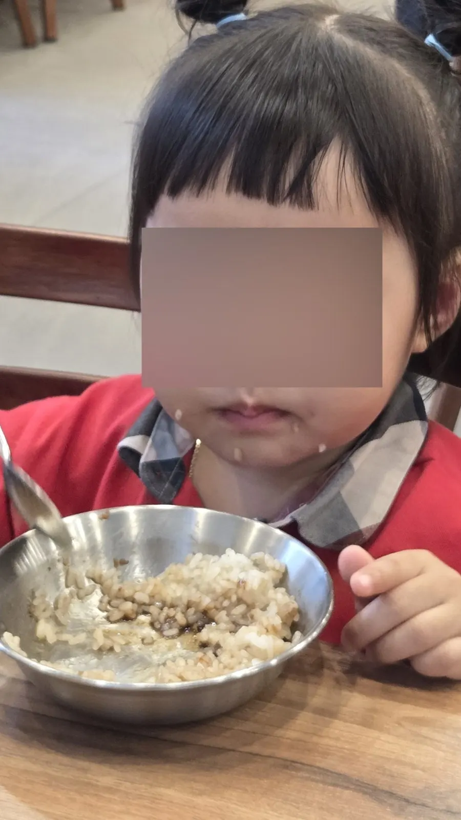 아이 밥에 찜닭 소스를 비빈 그릇