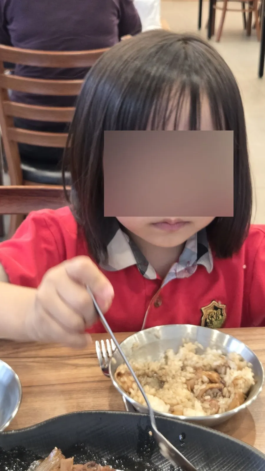 비운 밥그릇과 찜닭 접시