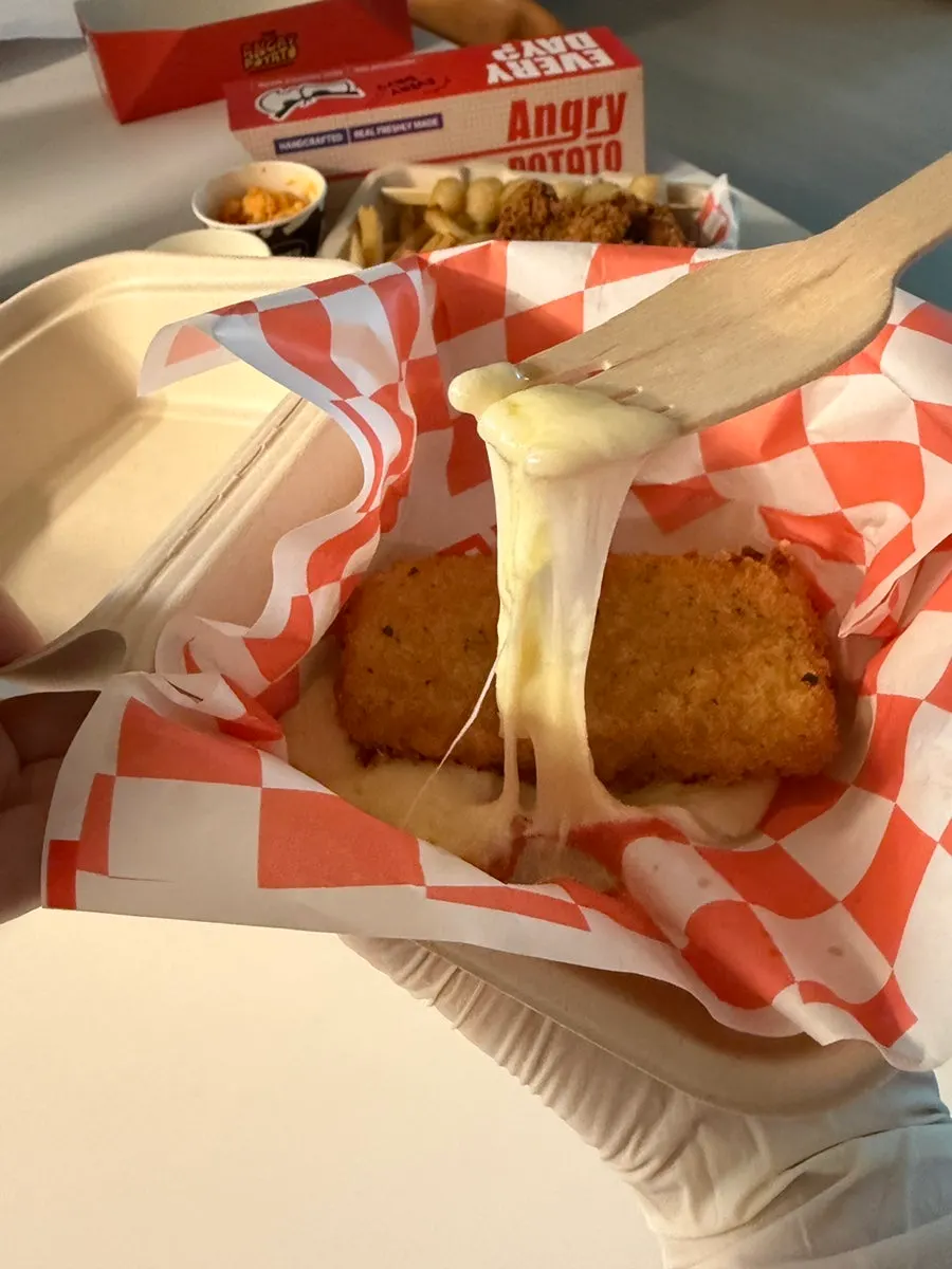 Chili’s cheese sticks berinti keju