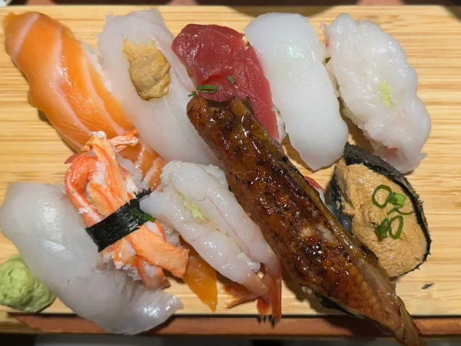 The ₩25,900 premium sushi set spread