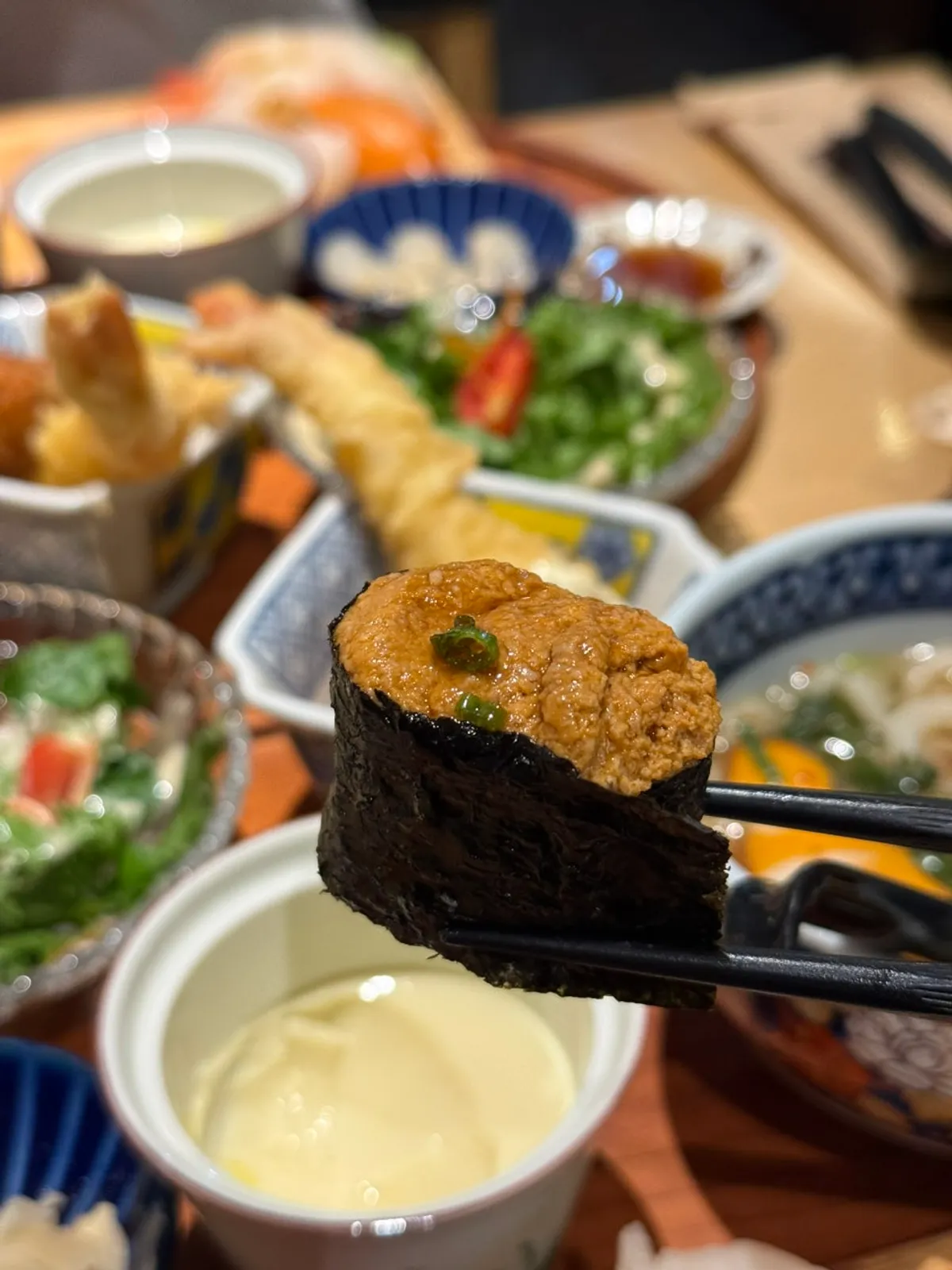정갈하게 펼쳐진 명품 스시 특정식 초밥 구성