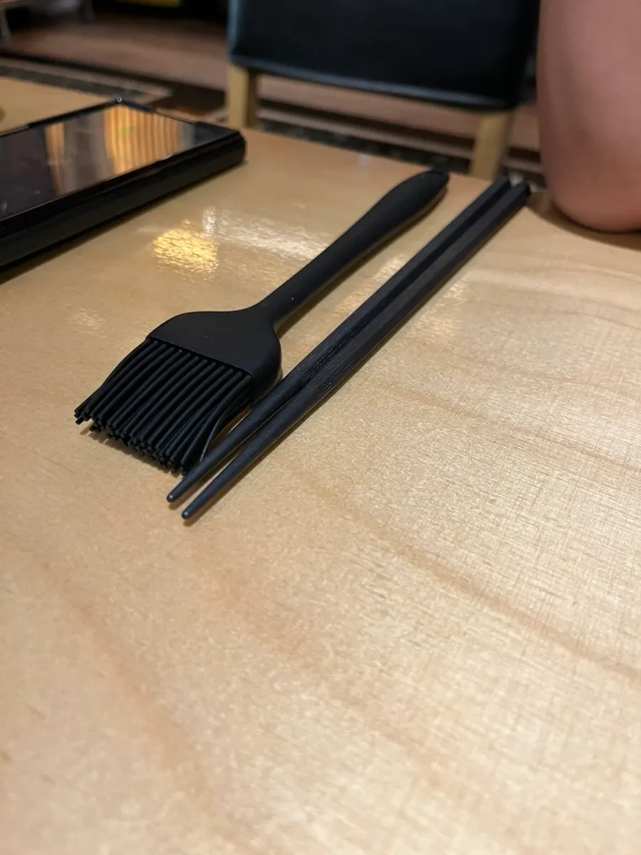 Long, thick-cut salmon sushi