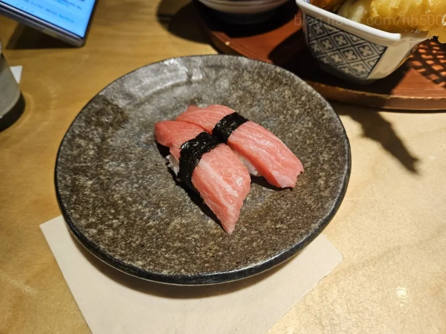 영수증 리뷰로 받은 참치 오도로 스시