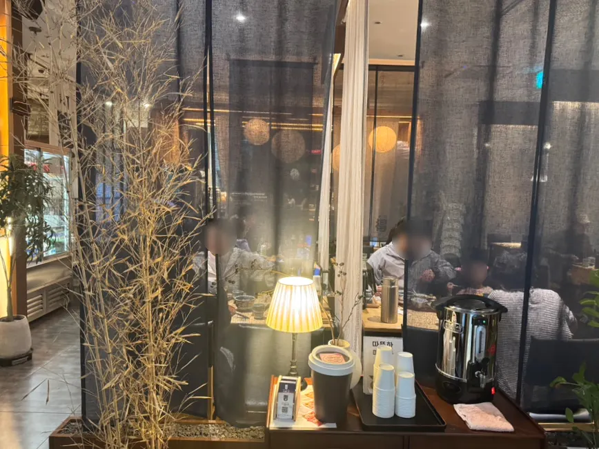 스시도쿠 더송도 입구에 준비된 차