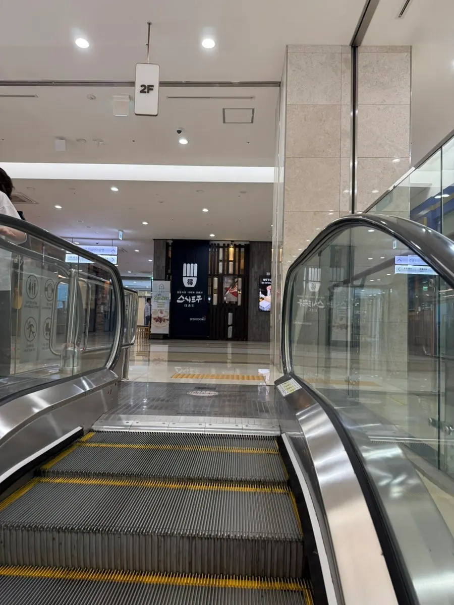 Area around the entrance of Sushi Doku The Songdo