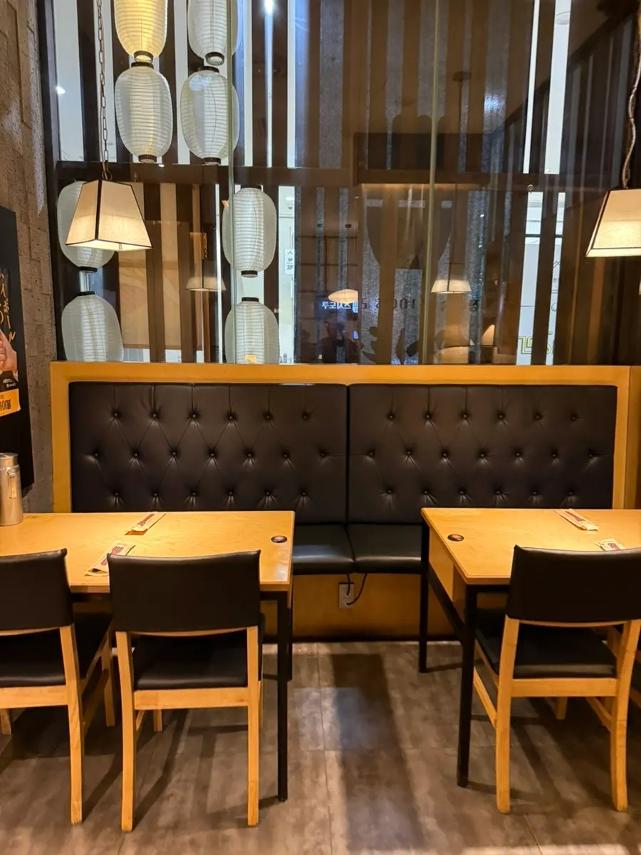 Seating atmosphere inside Sushi Doku The Songdo