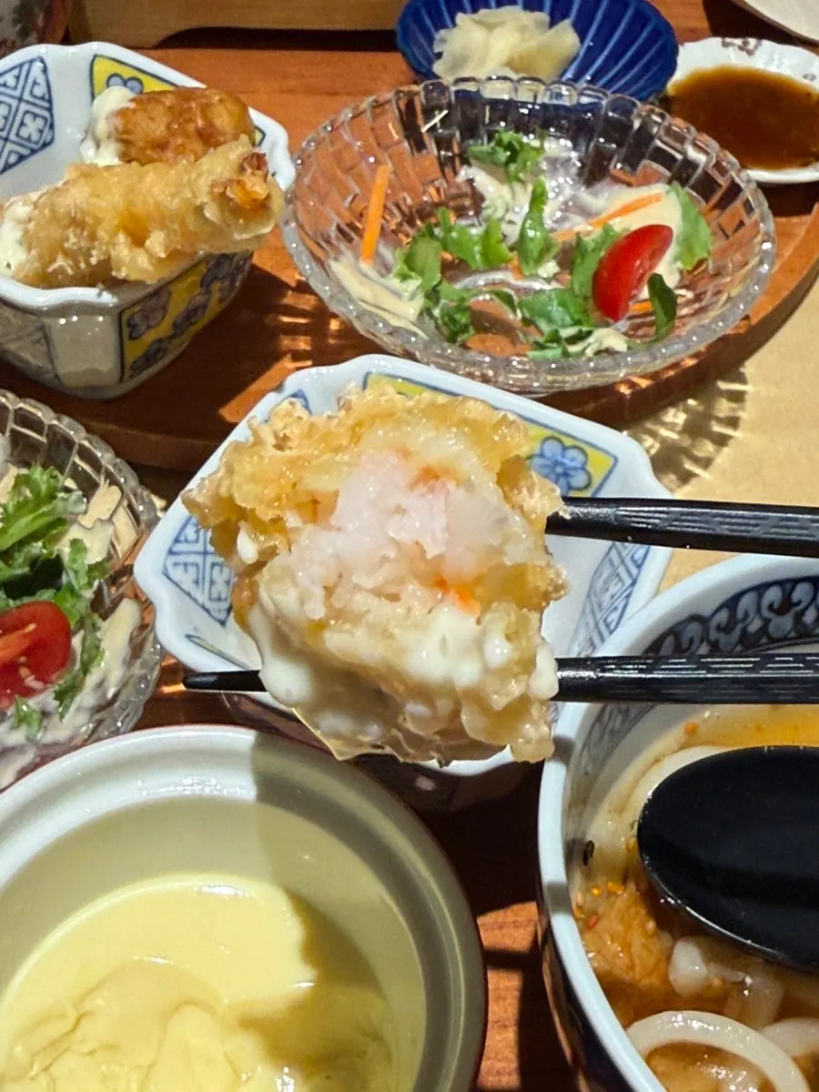 Close-up of the sushi set's side dish plate