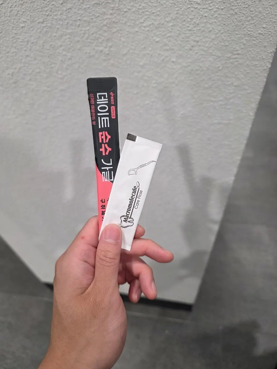 계산대에서 제공하는 가글과 치실