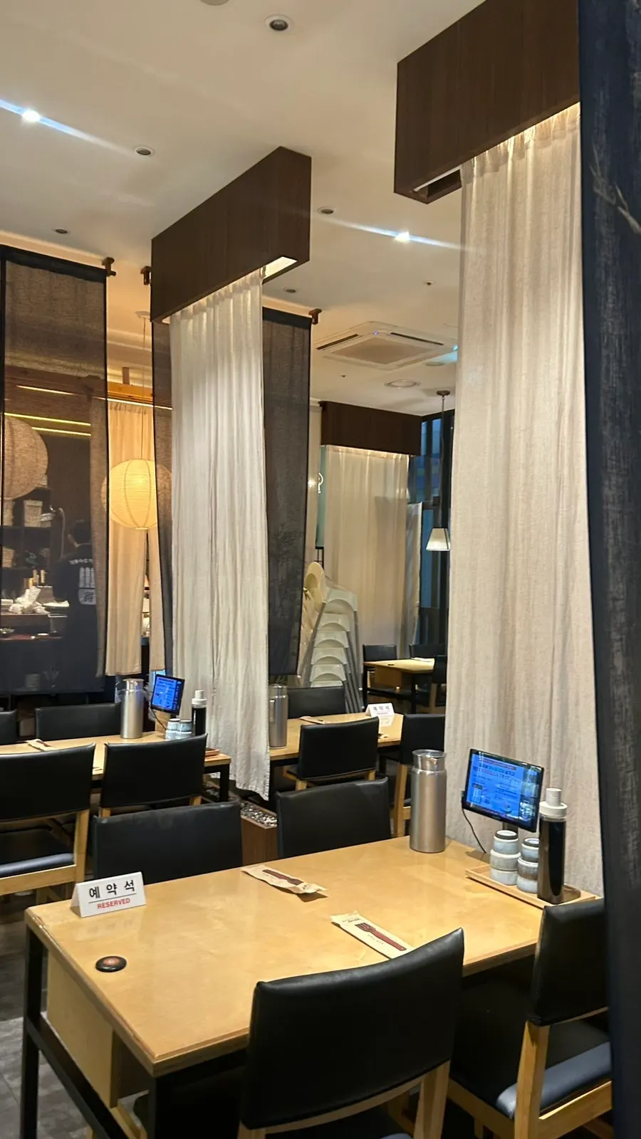 Interior seating at Sushi Doku The Songdo