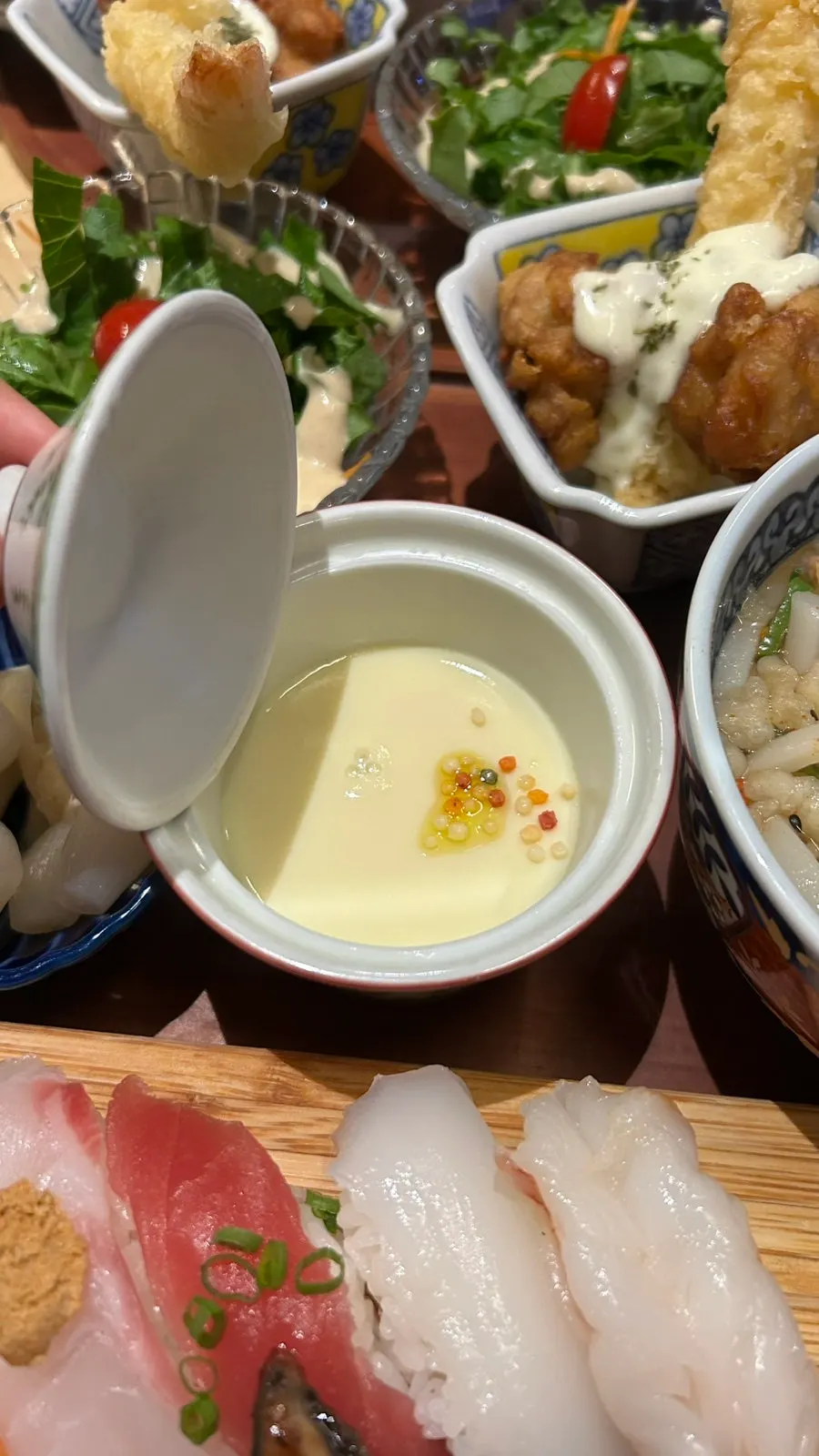 Udon and fried side dishes included in the set
