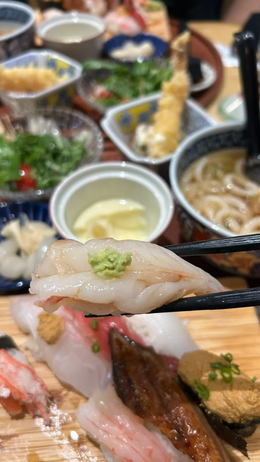 Thick-cut salmon sushi