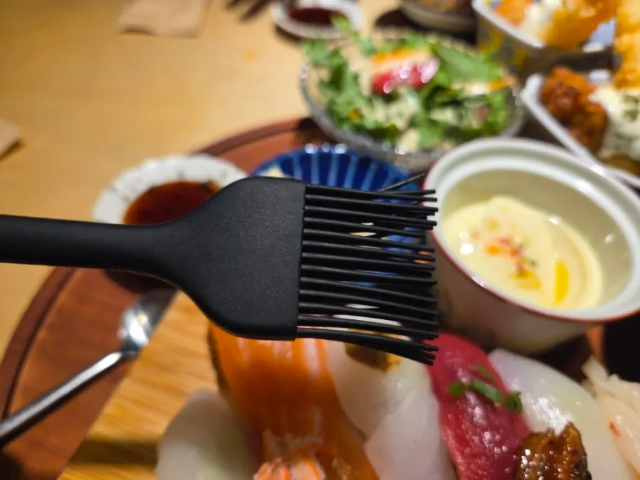 초밥에 간장을 바르는 실리콘 붓