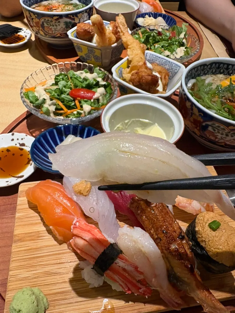 칼집 넣은 광어 초밥