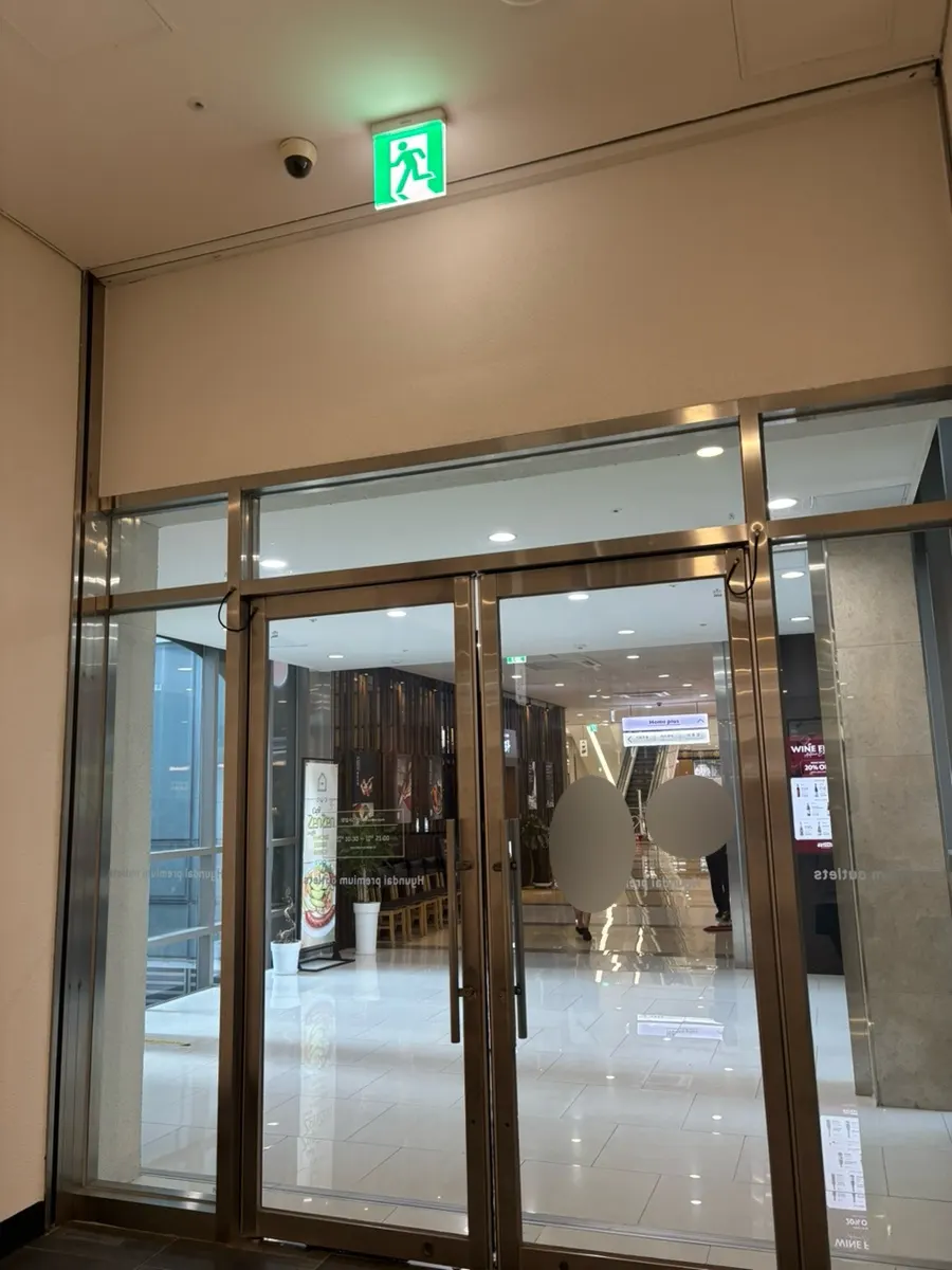 카운터에 준비된 가글과 치실