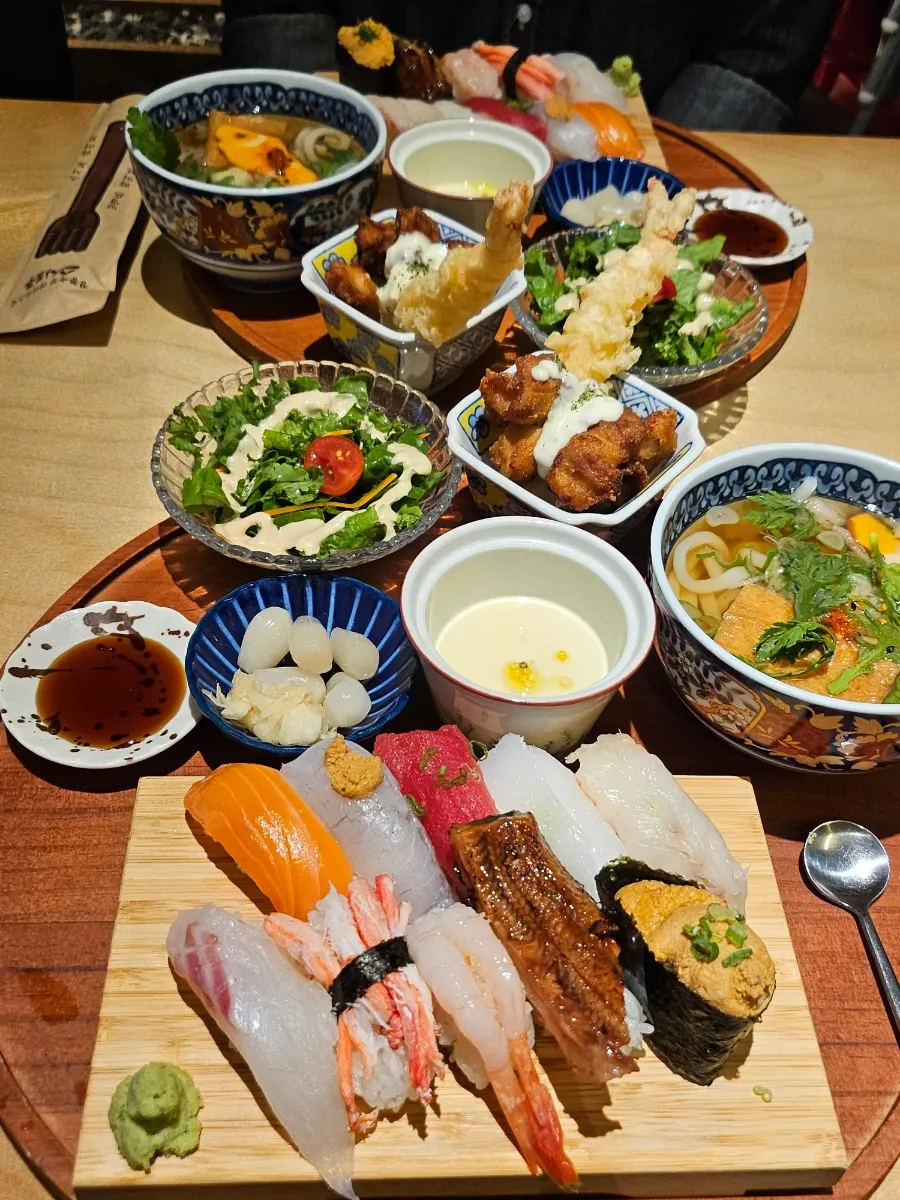 Plating of the premium sushi set 10pc