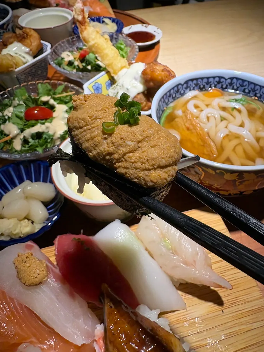 Premium sushi set 10pc topped with flounder and red seabream