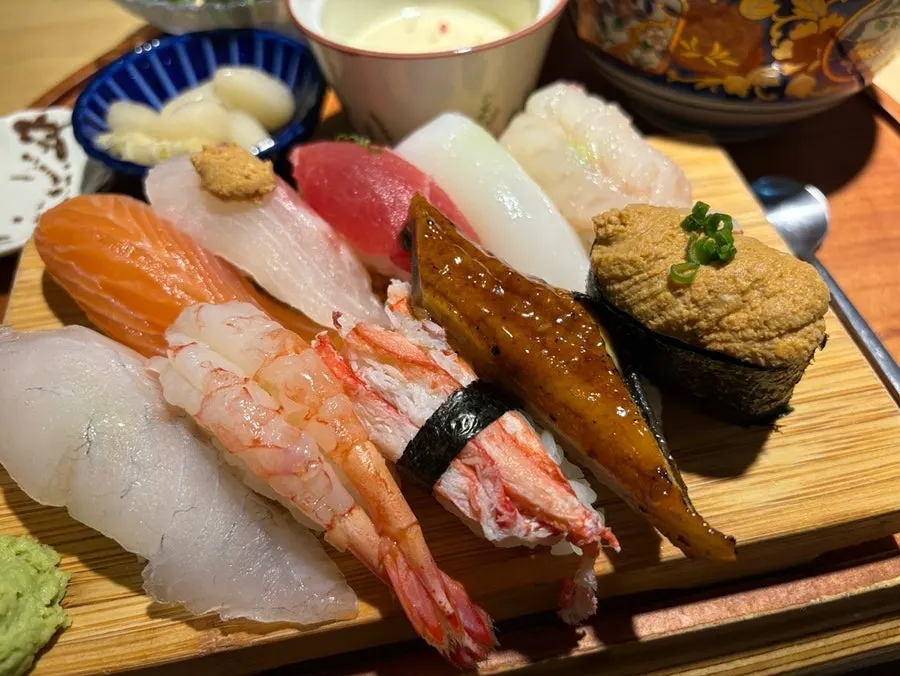 A plate with akami, red shrimp and snow crab meat sushi