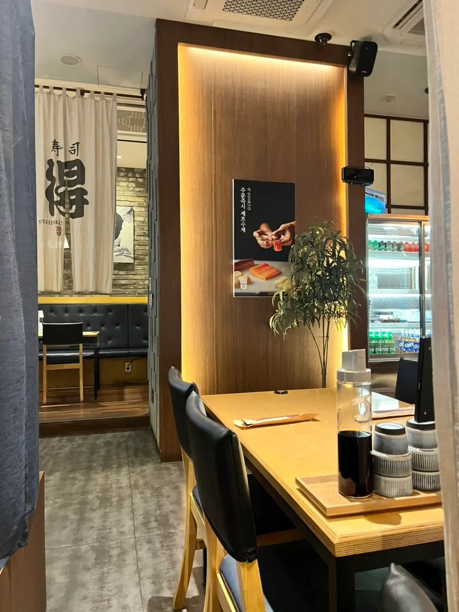 Clean interior of Sushi Doku The Songdo