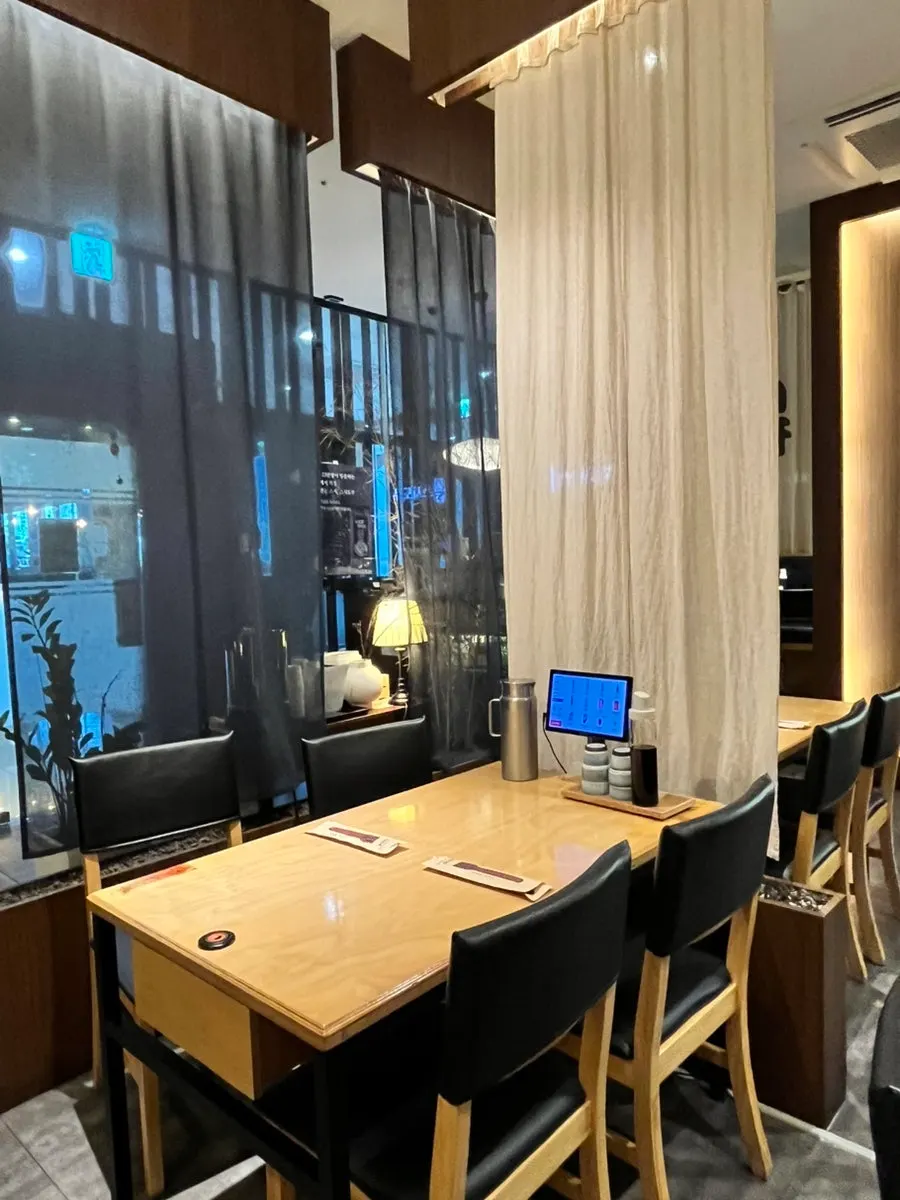 Table seating at Sushi Doku The Songdo