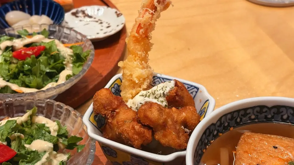 Side plate of karaage and fried shrimp