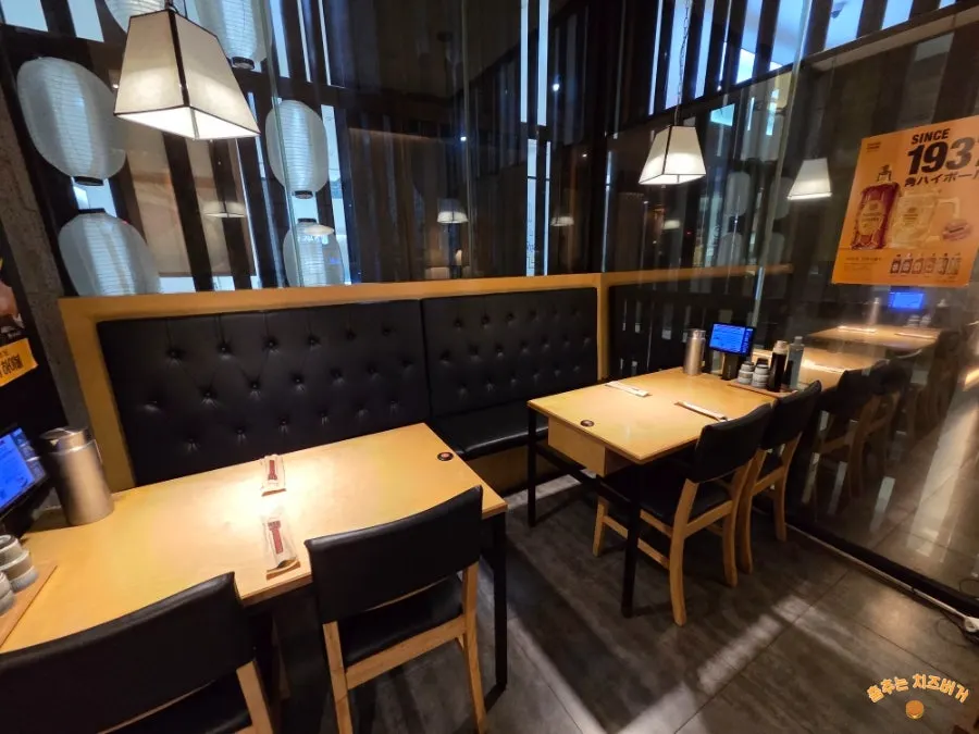 Interior of Sushi Doku The Songdo, mostly 4-top tables
