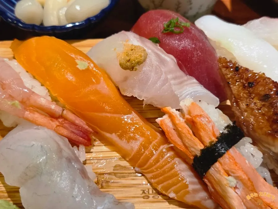 Plate of sushi made with ten different kinds of fish
