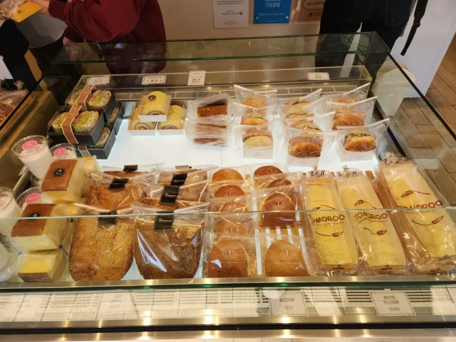 Bread display case with honey castella and cream mammoth bread