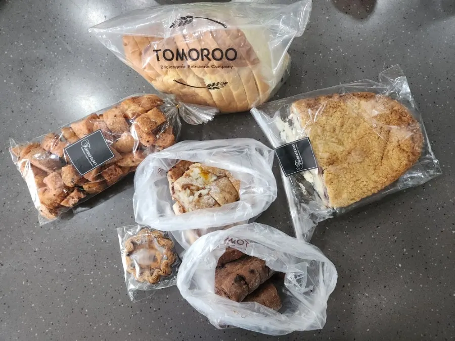 Six breads taken home from Tomoru Bakery