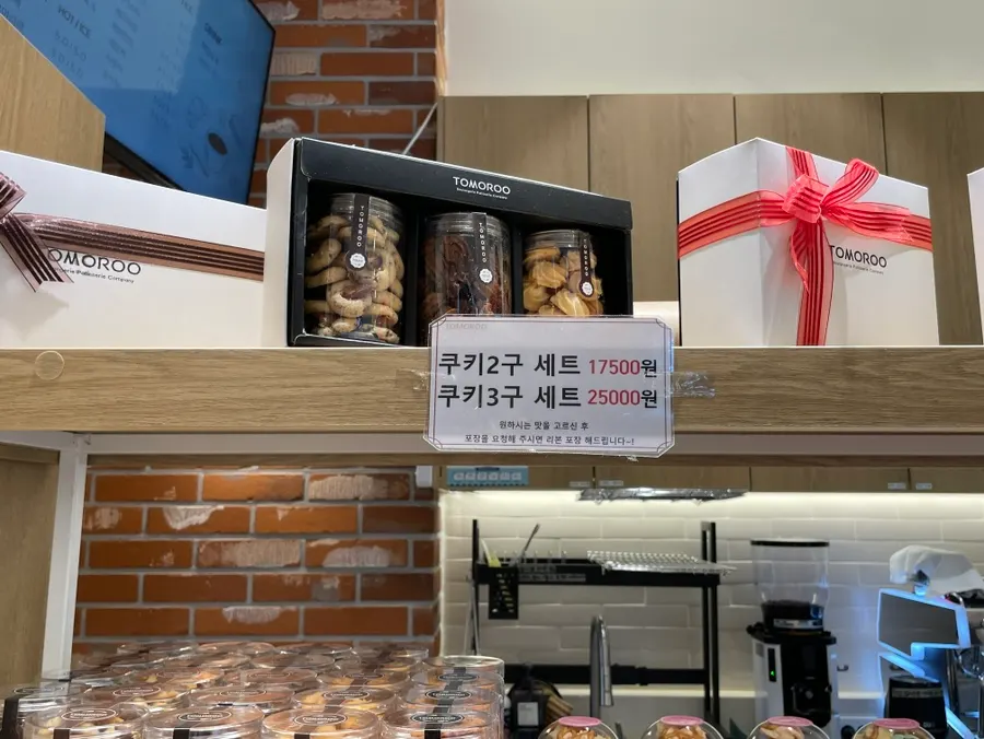 Gift-wrappable cookies at Tomoru Bakery