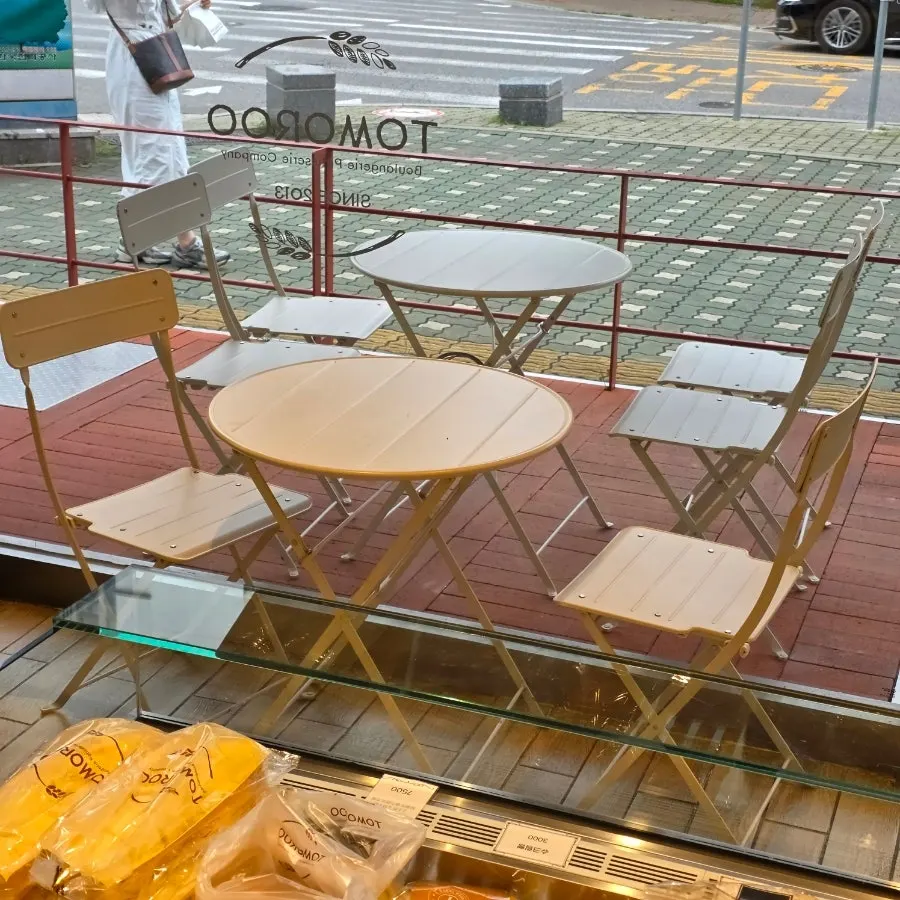Tomoru Bakery storefront