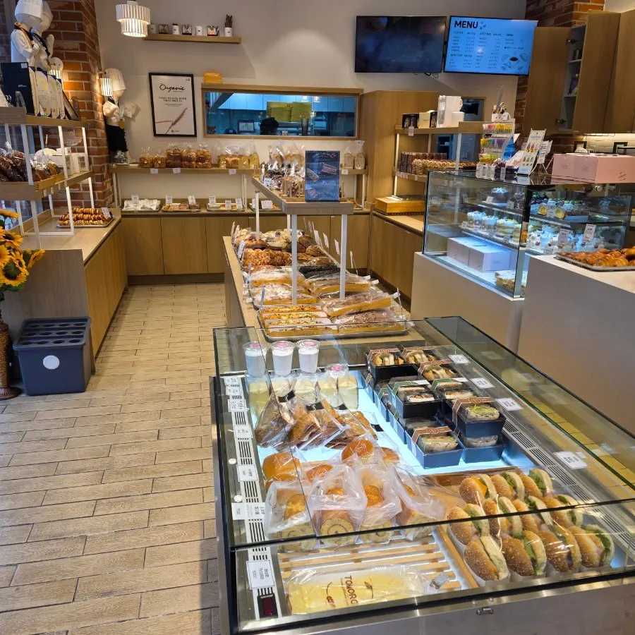 Bakery with terrace and indoor table