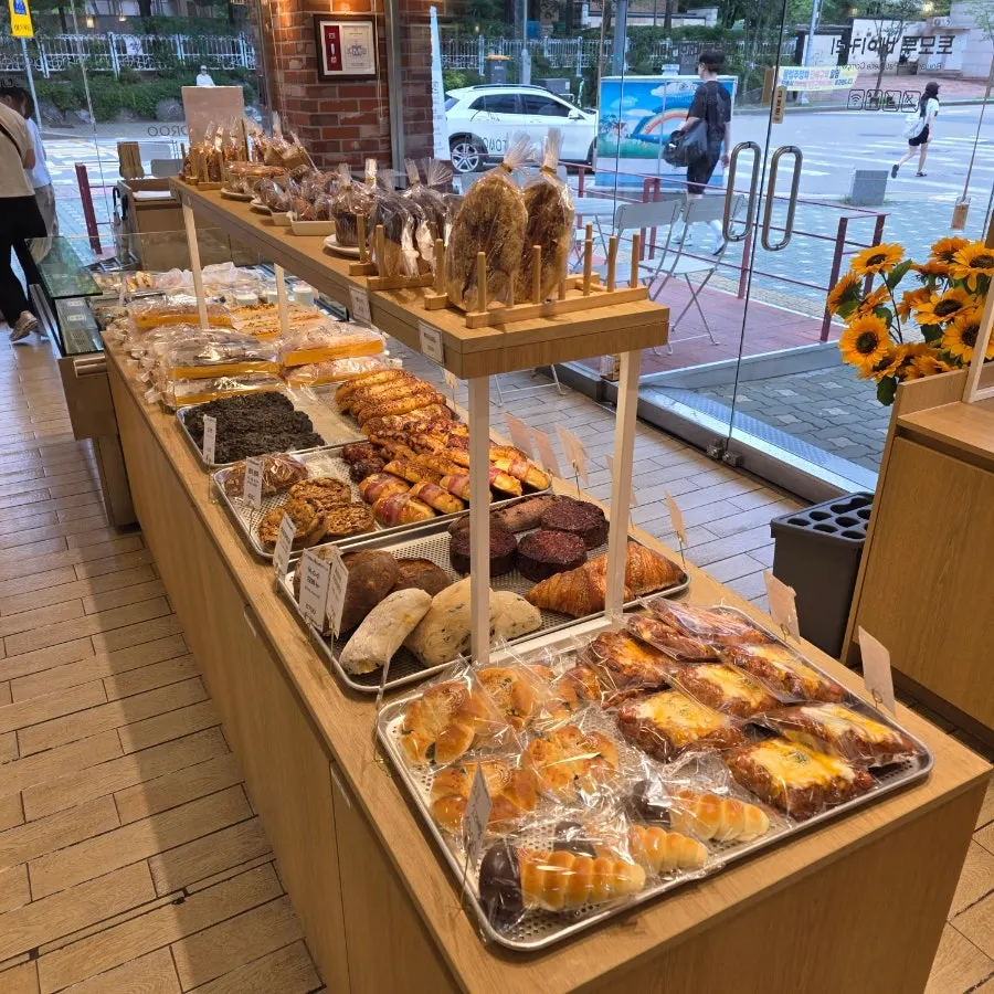 Tomoru Bakery bread display