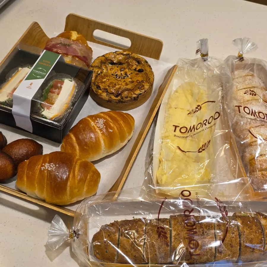 Bakery snacks eaten on a shopping route
