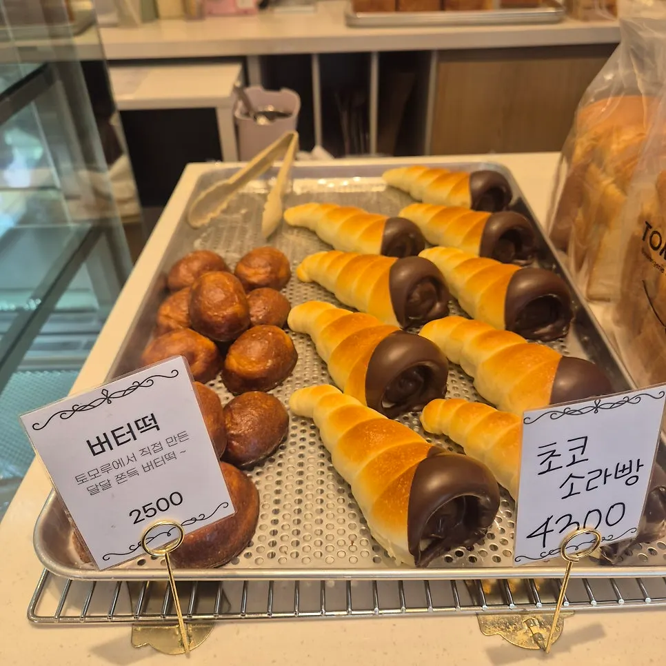 Bread made with rice flour and natural leavening on display