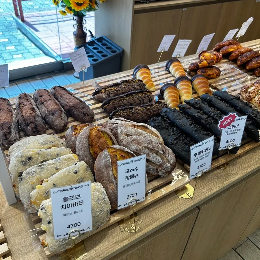 Bagels and mini burger sandwiches