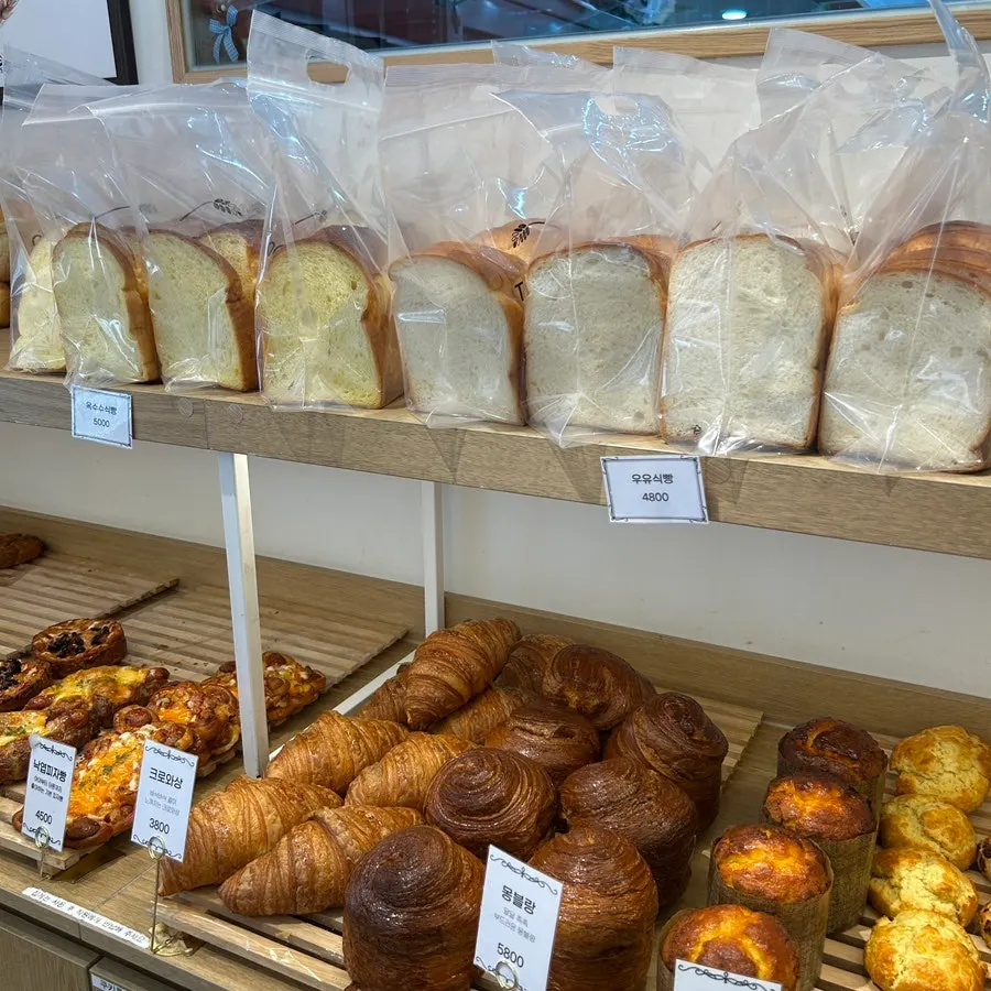 Sliced loaves and crusty breads